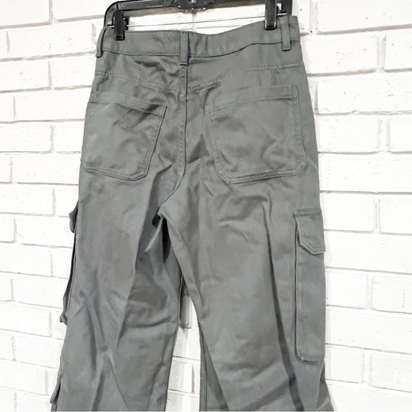H&M Women’s Gray Cargo Pants - Picture 4 of 7
